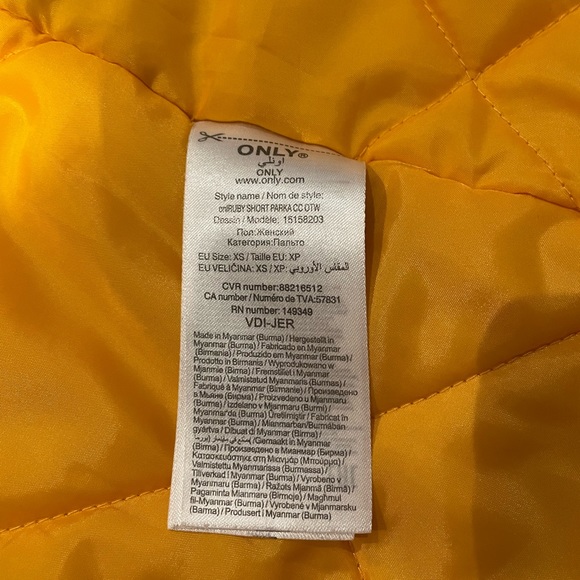 Only brand jacket size XS, beautiful bright yellow. Faux fur on hood. - Picture 3 of 3